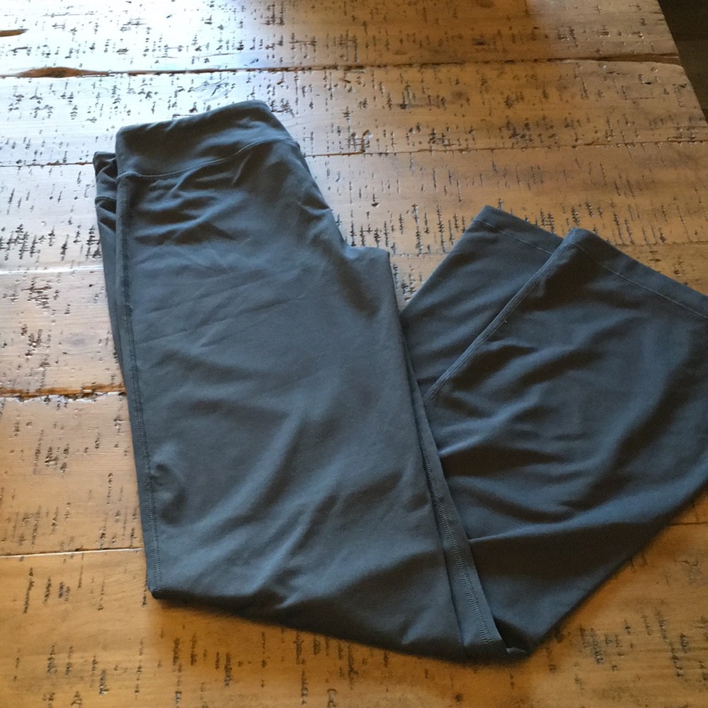 Underarmour athletic pants.  Size small.  Gray.